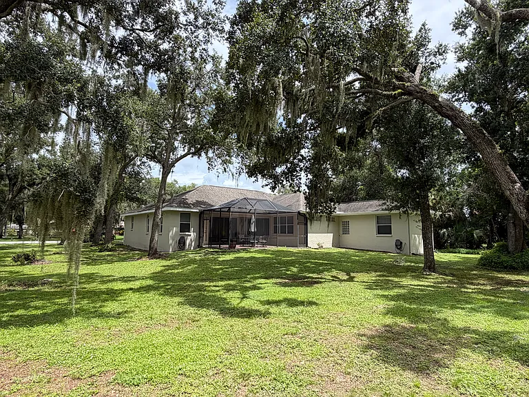 4749 Acorn Cir — Photo 28