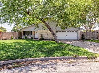 4401 Robinhood Cir, Bryan, TX 77803