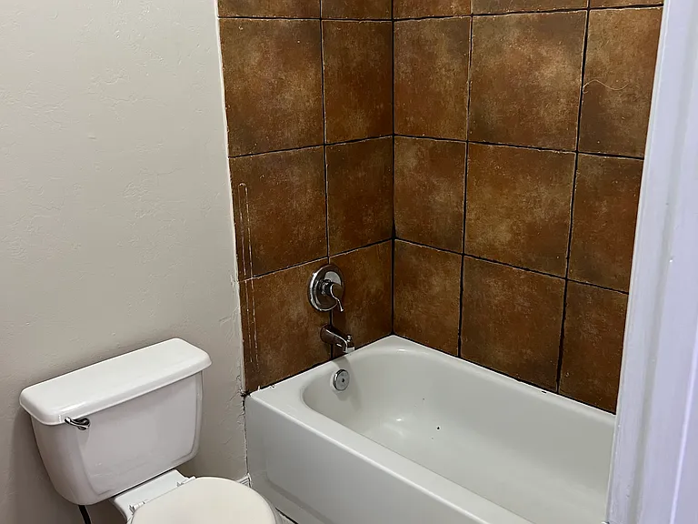113 W Corona Rd #2 — Photo 23