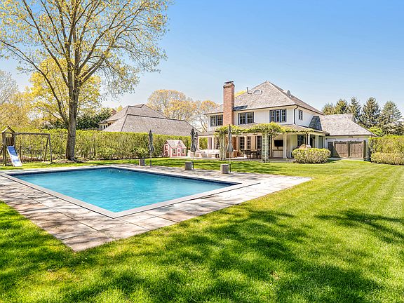 3rd image of 5 Montauk Avenue Ext