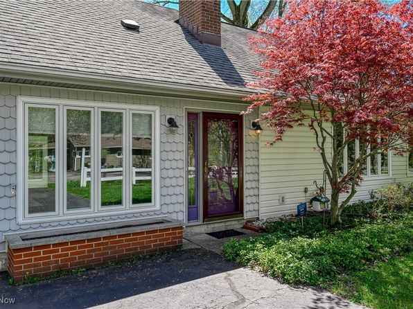 4712 Glenwood Dr, Mantua, OH 44255