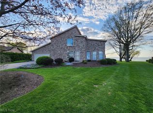 43 N Lakehurst Dr, Eastlake, OH 44095