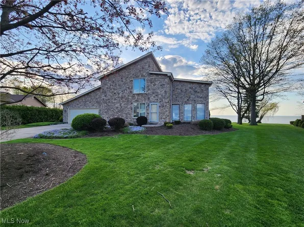 43 N Lakehurst Dr, Eastlake, OH 44095