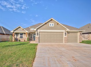 2305 Creekview Trl, Moore, OK 73160