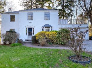 34 Strathmore Rd, Great Neck, NY 11023