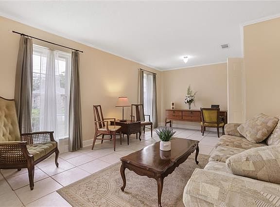 4th image of 2704 Taft Park