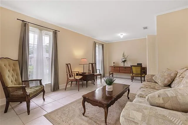 2704 Taft Park — Photo 4