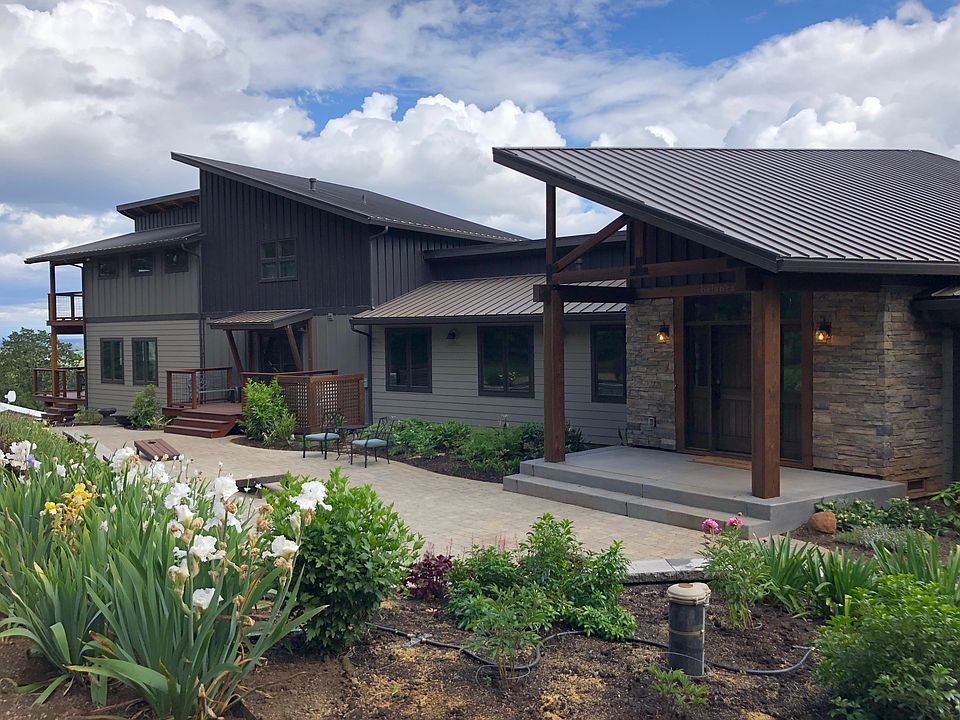 Entry patio, North Elevation