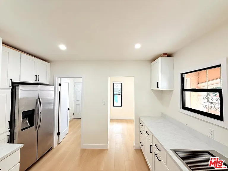6132 Whitsett Ave — Photo 11