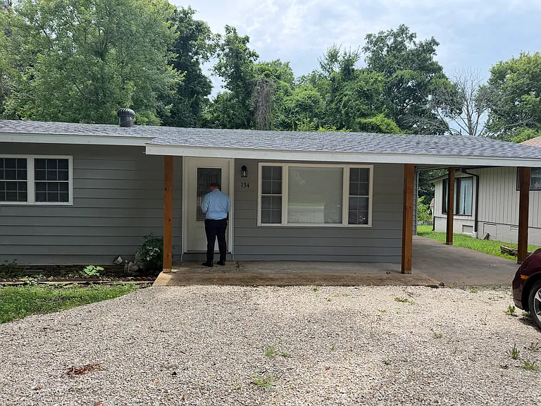 134 Hiawatha Dr — Photo 1
