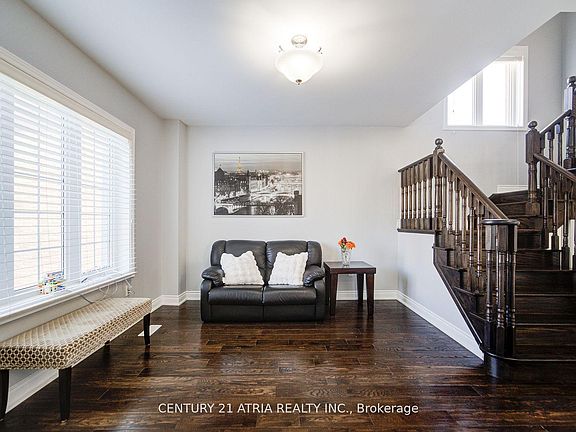 5th image of 10 Gladys Rolling Ave