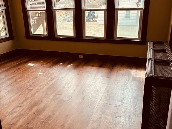 4th image of 1904 Main St #1SOUTH