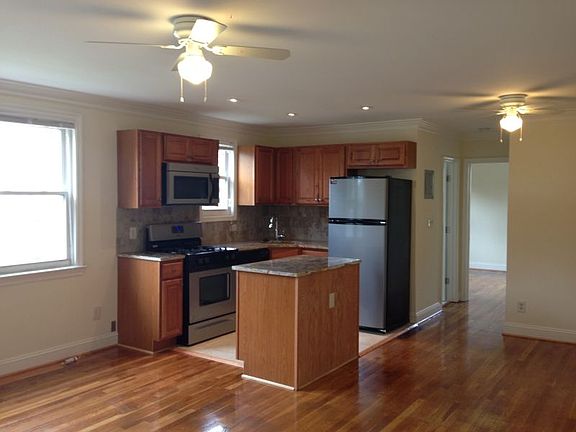 2nd image of 727 N Oakland St APT 7