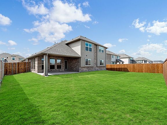 3rd image of 1223 Stoneleigh Pl