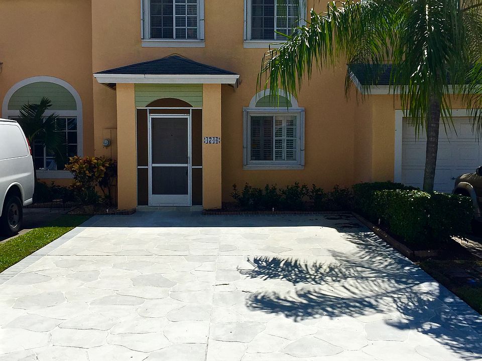 1st image of 4746 SW 13th Pl