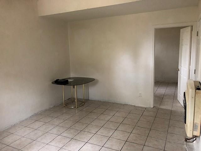2nd image of 909 Mineral St Unit B