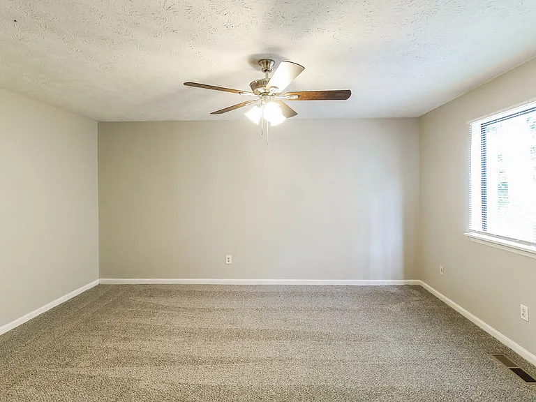 5292 Kinsdale Ln — Photo 12