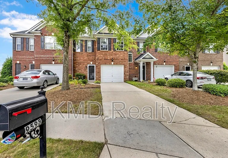 9598 Walkers Glen Dr — Photo 2