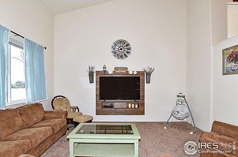 4th image of 942 Scotch Pine Dr