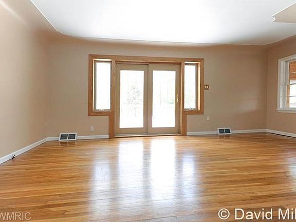 3rd image of 5101 Boyd Ave NE