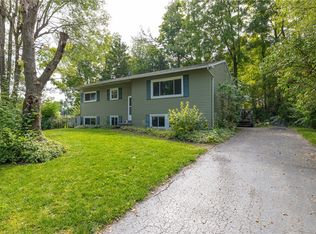 38 Green Acorn Ln, Henrietta, NY 14467