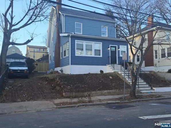 89 Pine Grove Ter, Newark, NJ 07106