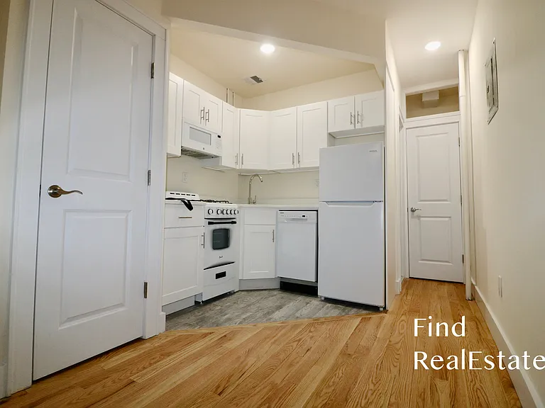 338 W 47th St #4B — Photo 5