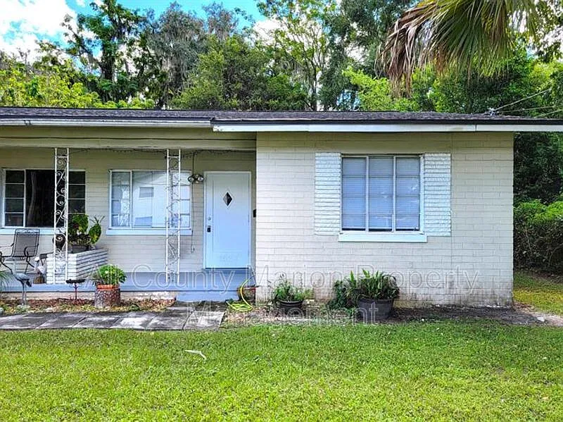 2 bed, 1.0 bath, 765 sqft, $1,000 — Photo 1