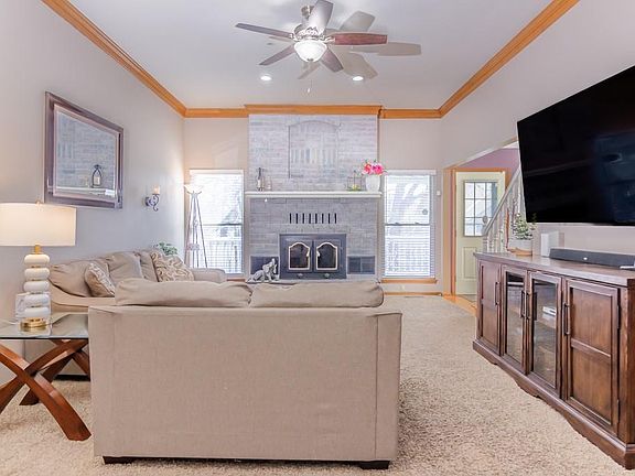 4th image of 2025 N Grove Cir