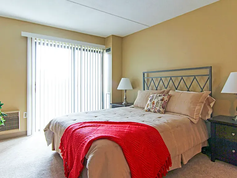 Unit bedroom