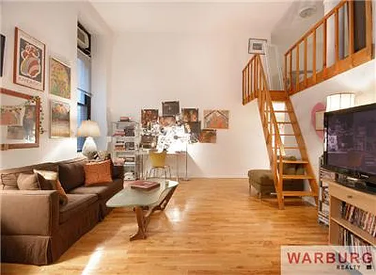 Sold by Warburg | media 37