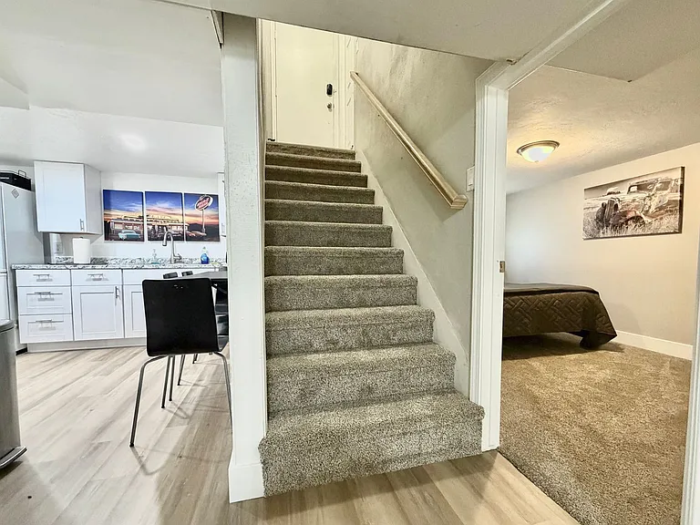37 W Robert Ave — Photo 5