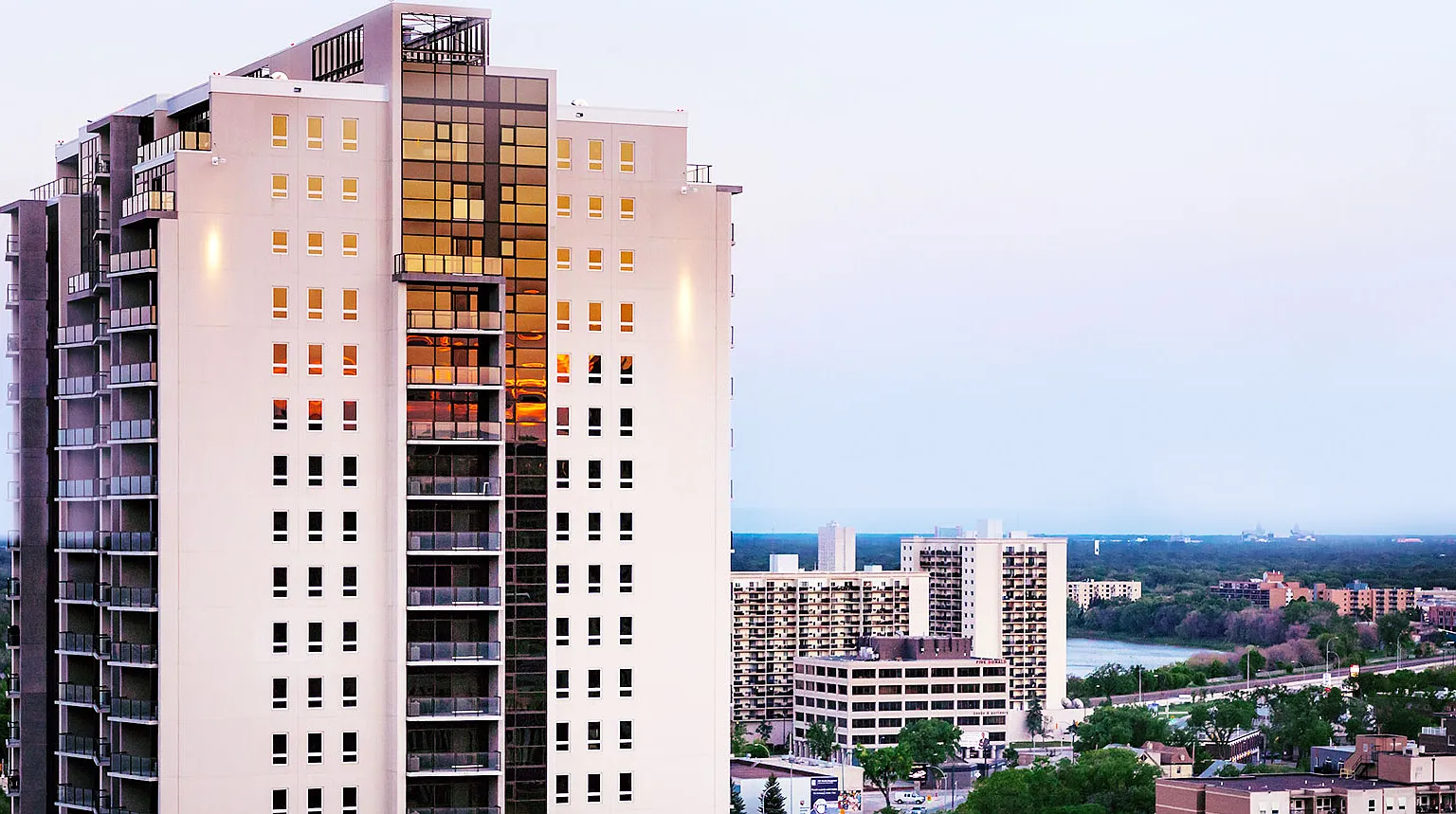 300 Assiniboine — Photo 2
