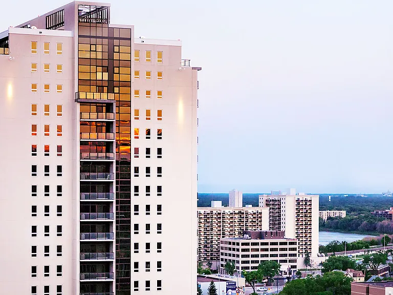300 Assiniboine Ave — Photo 3