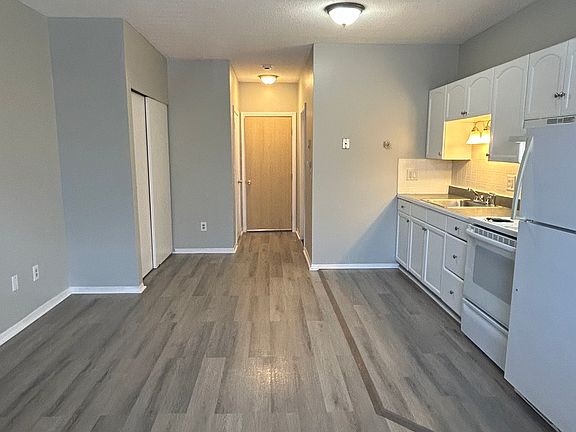 3rd image of 1455 Mineral Spring Ave APT 14