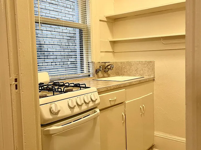 Converse Court Apartments — Photo 11