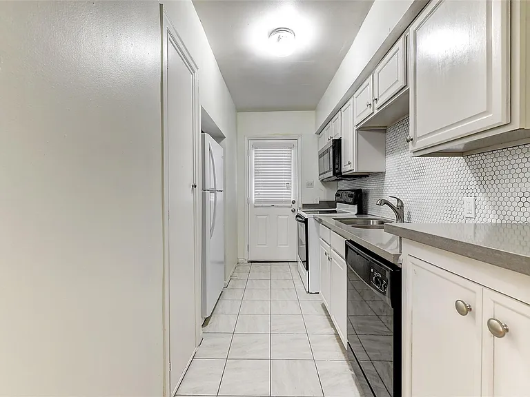 2509 Shakespeare St #1 — Photo 10