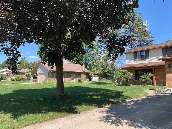 3rd image of 211 E Lovell Ave