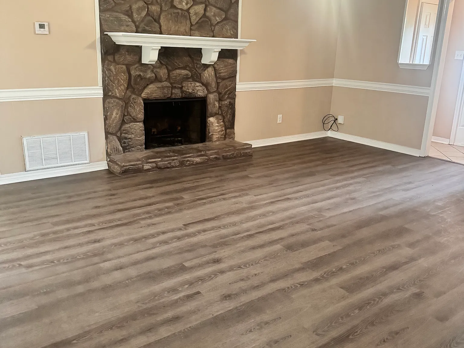 3 bed, 1890 sqft, $1,885 — Photo 3