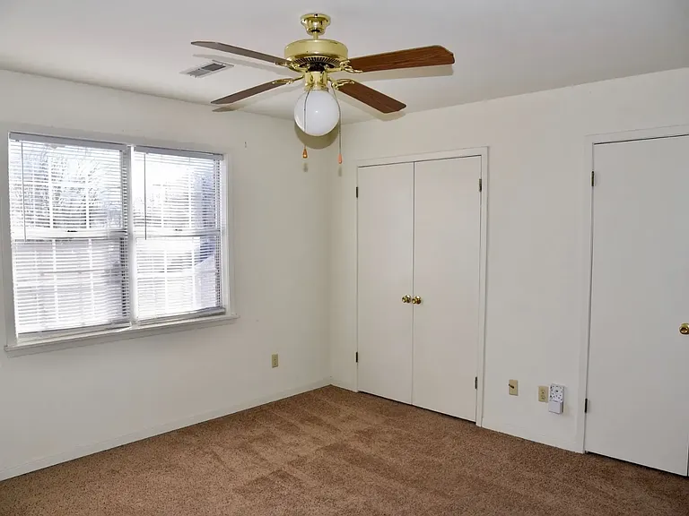 Oak Ridge Apartments — Photo 2
