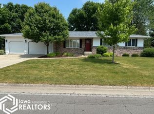 813 N Sunset St, Kanawha, IA 50447