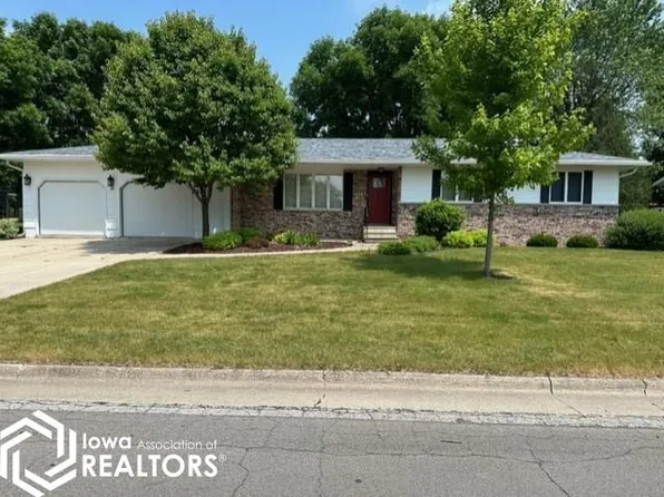 813 N Sunset St, Kanawha, IA 50447