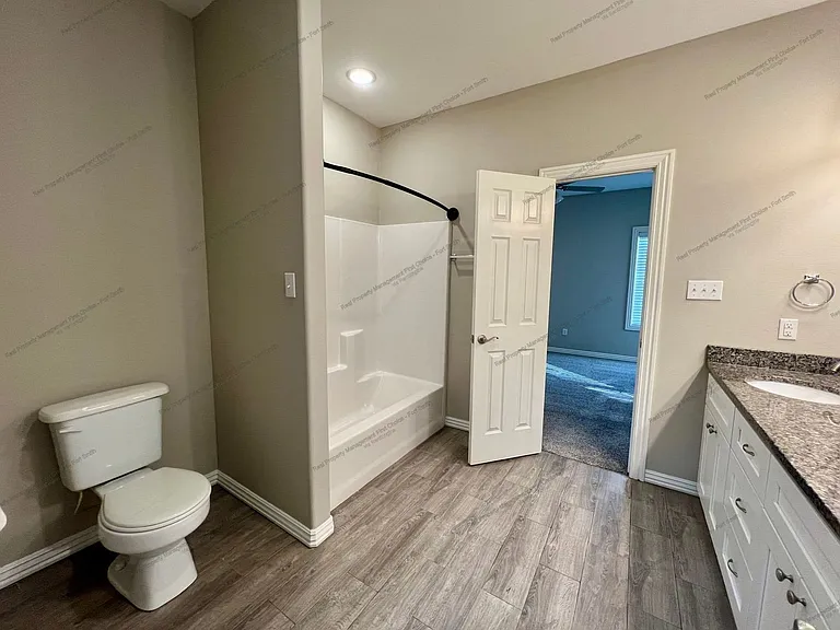 6809 Maribette Rd — Photo 8