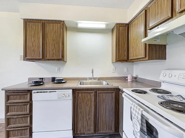 Applegate Apartments — Photo 17