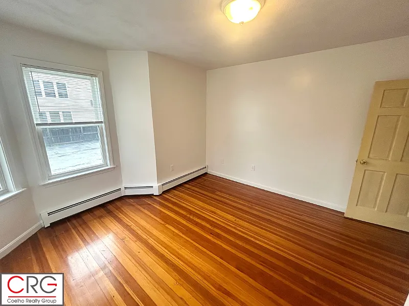 4 bed, 1.5 bath, 1400 sqft, $3,800 — Photo 3