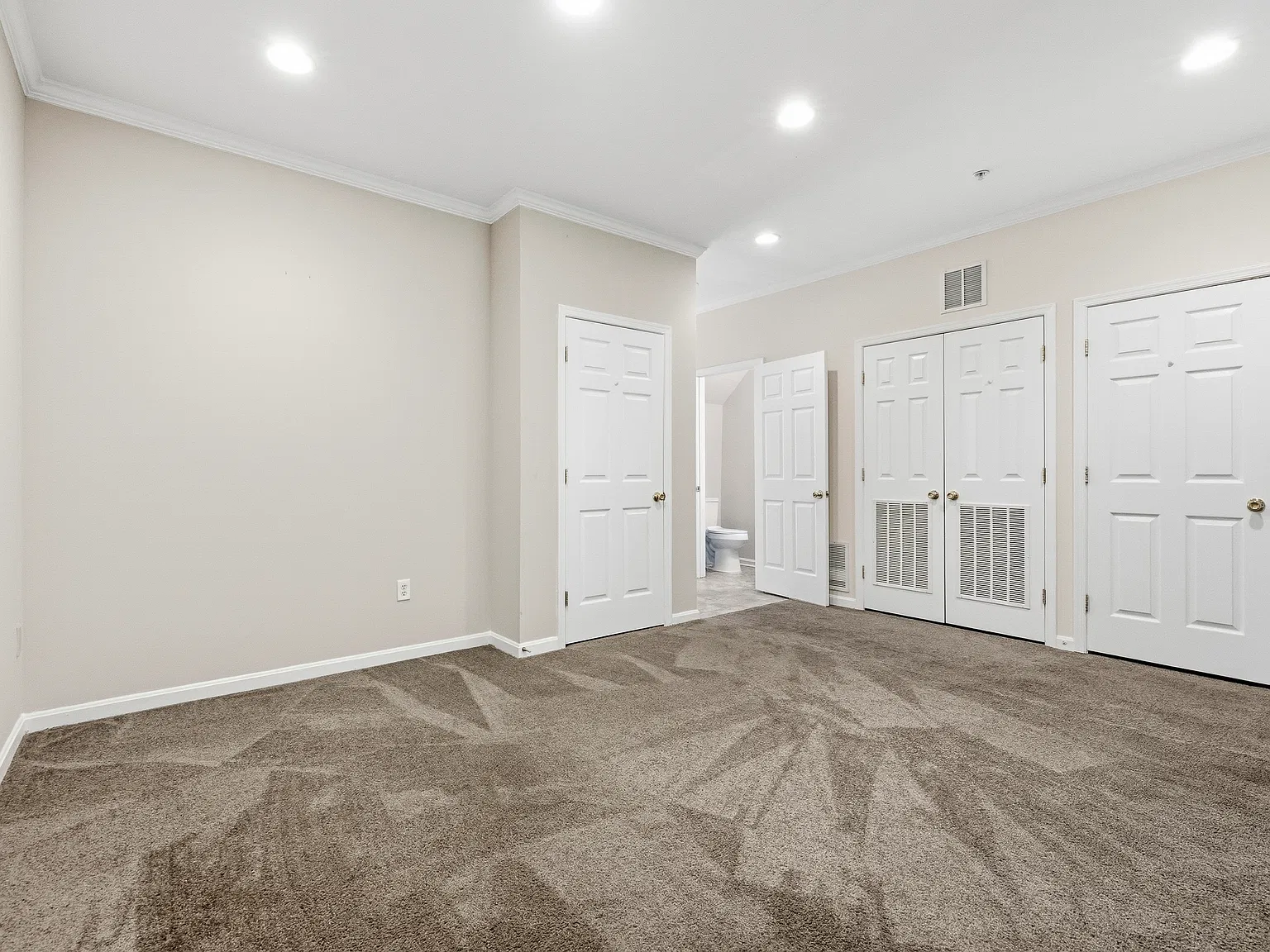 3 bed, 1860 sqft, $2,950 — Photo 4