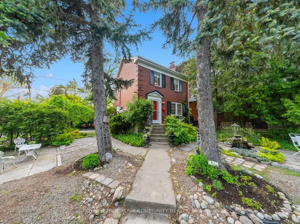 2 Four Oaks Gate, Toronto, ON M4J 2X2