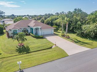 893 Carnation Dr, Sebastian, FL 32958