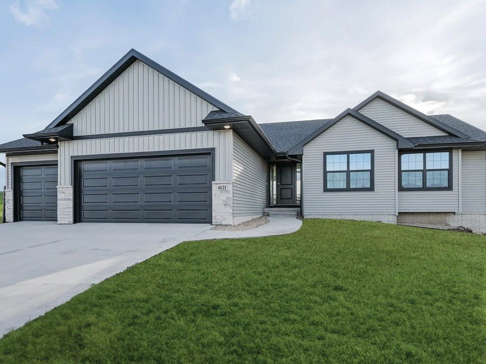 2nd image of 1724 Cloverleaf Crse SW
