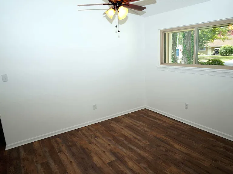 142 Quarterdeck — Photo 4
